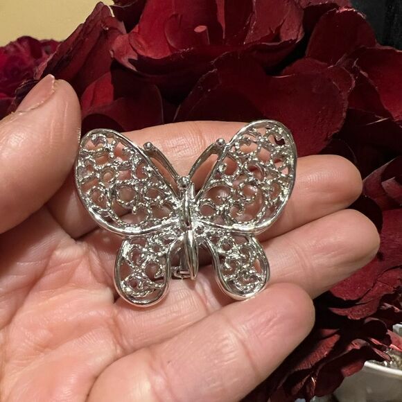 Vintage Silvertone Gerry's Butterfly Brooch EUC Signed Gerry's - Picture 1 of 3
